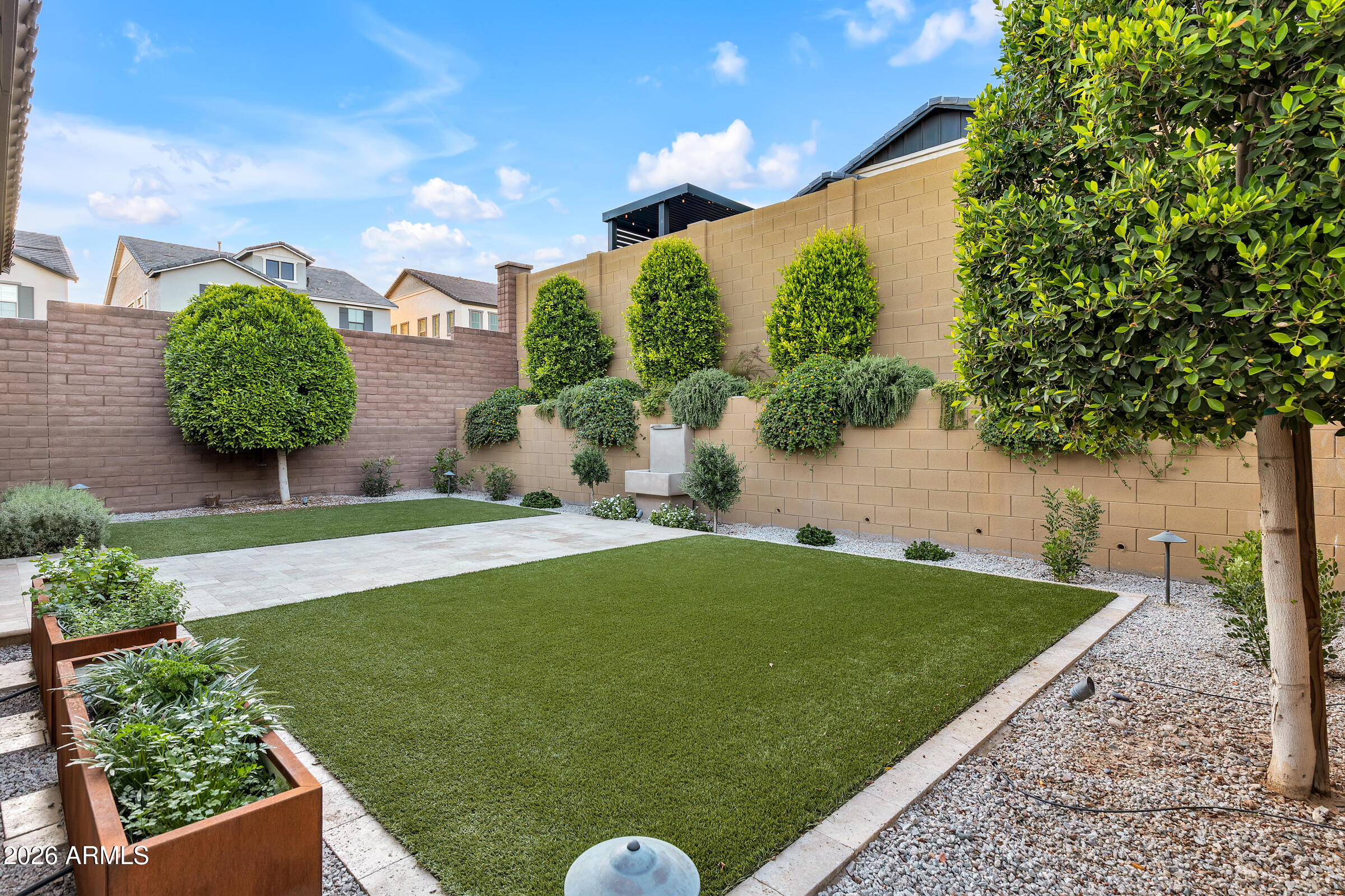 622 West Deer Creek Road Phoenix, AZ 85048 - Photo 32 of 39 a view of a backyard with plants