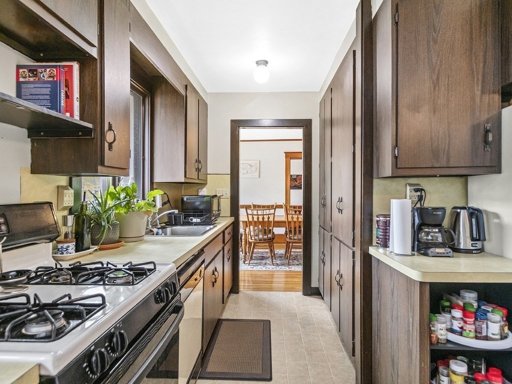 8-10 Berkshire Road Waltham, MA 02453 - Photo 8 of 36 Gallery Image 8