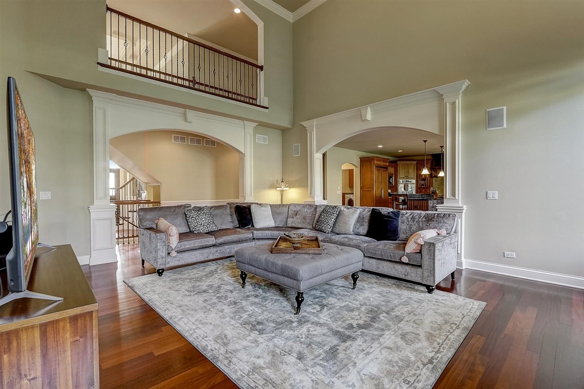 39W560 Walt Whitman Road St. Charles, IL 60175 - Photo 4 of 61