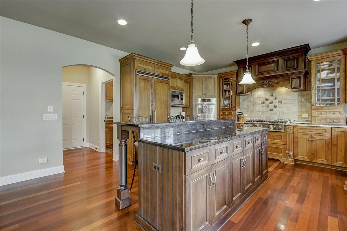 39W560 Walt Whitman Road St. Charles, IL 60175 - Photo 10 of 61