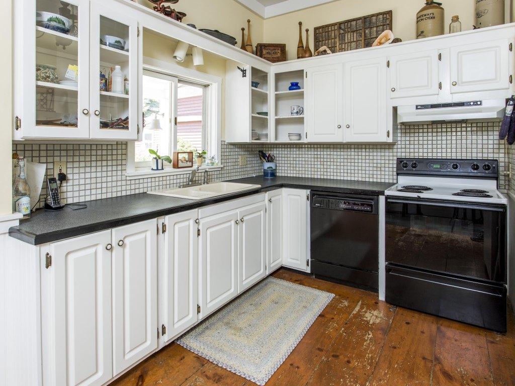 25 School Street Boothbay, ME 04544 - Photo 5 of 37 Kitchen