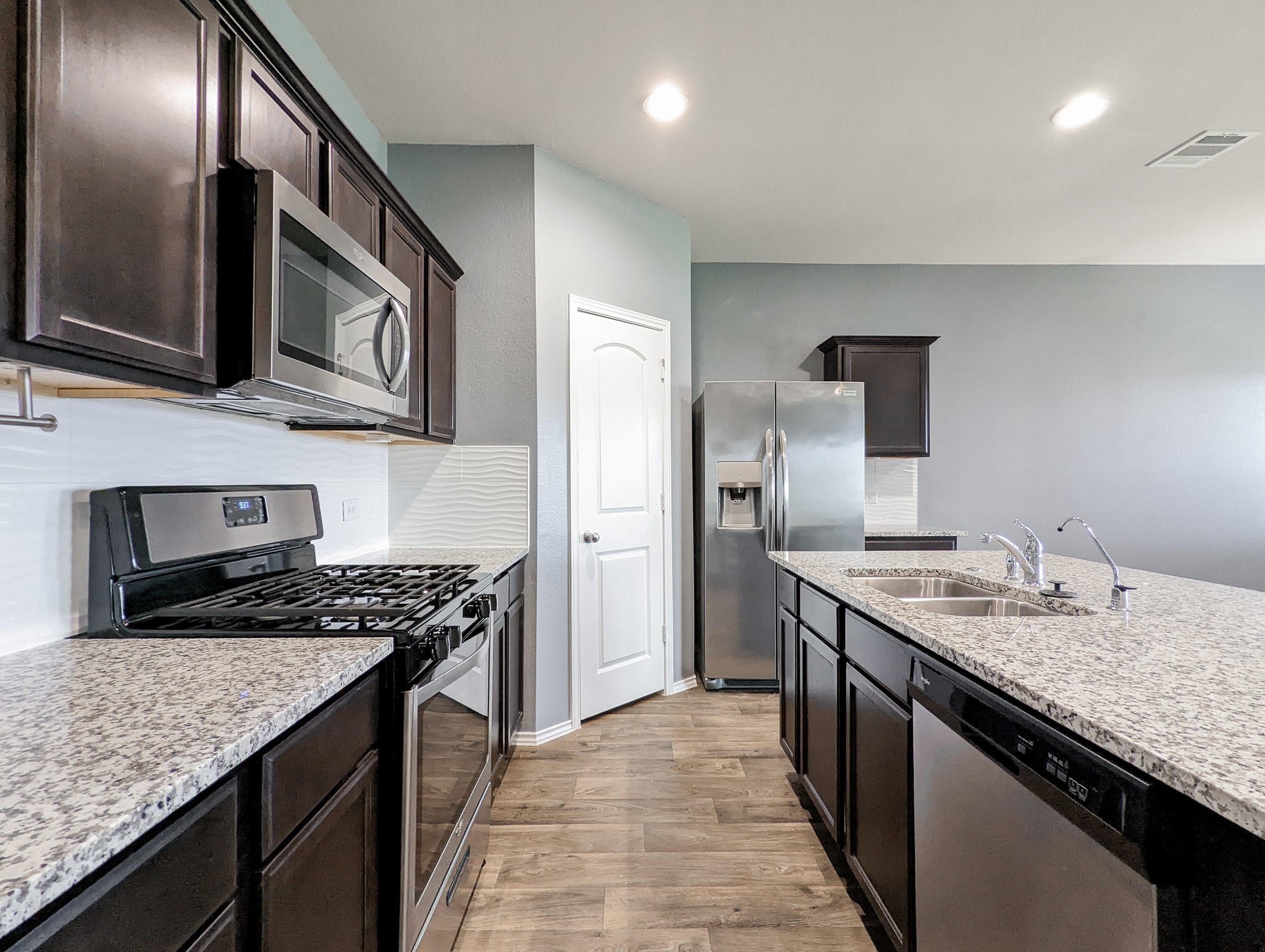 14541 Montclair Way Magnolia, TX 77354 - Photo 3 of 35