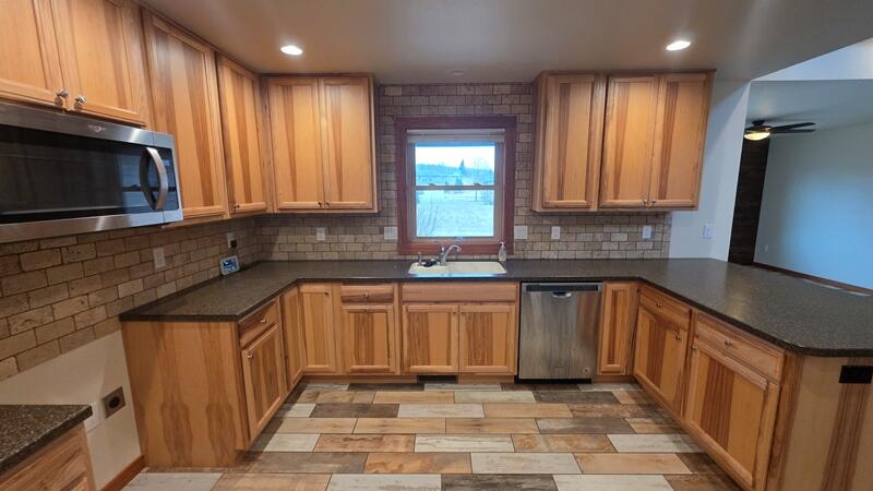 576 Trail Ridge Lane Plymouth, WI 53073 - Photo 8 of 46 Kitchen
