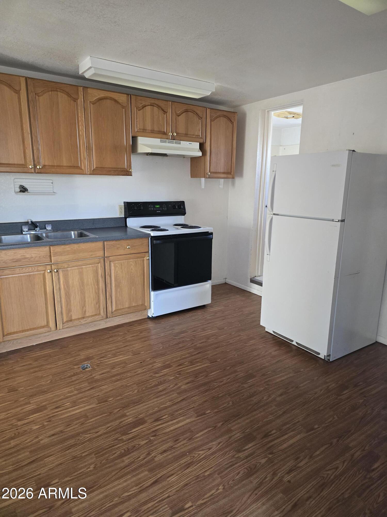 360 West Bailey Street Globe, AZ 85501 - Photo 5 of 11 a kitchen with granite countertop a refrigerator and a stove