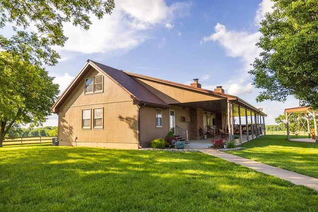 $699,500 | 662 West 6th Street, Schell City, MO 64783