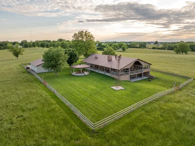 $699,500 | 662 West 6th Street, Schell City, MO 64783
