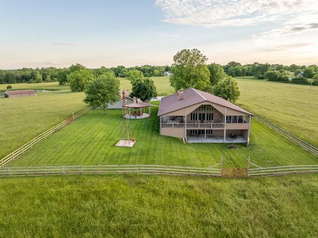 $699,500 | 662 West 6th Street, Schell City, MO 64783