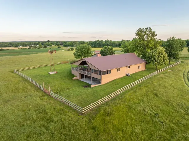 $699,500 | 662 West 6th Street, Schell City, MO 64783
