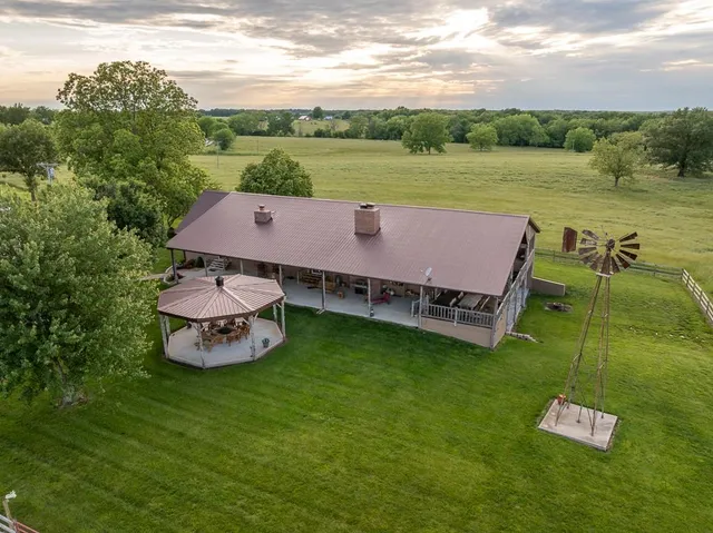 $699,500 | 662 West 6th Street, Schell City, MO 64783