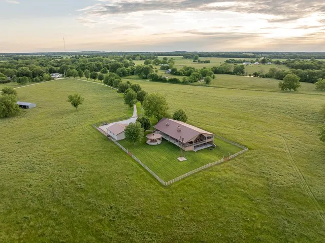 $699,500 | 662 West 6th Street, Schell City, MO 64783