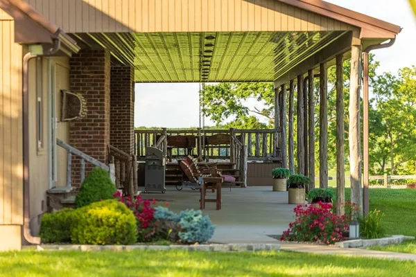 $699,500 | 662 West 6th Street, Schell City, MO 64783