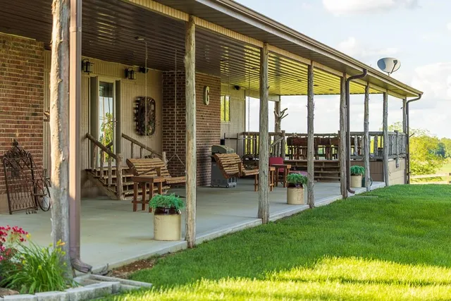 $699,500 | 662 West 6th Street, Schell City, MO 64783