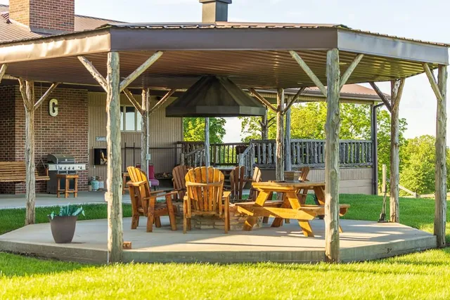 $699,500 | 662 West 6th Street, Schell City, MO 64783