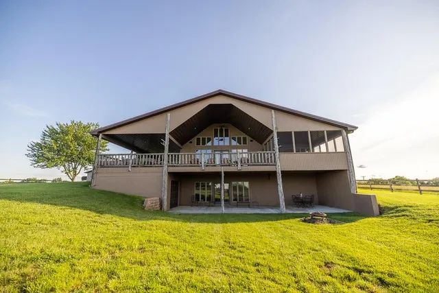 $699,500 | 662 West 6th Street, Schell City, MO 64783