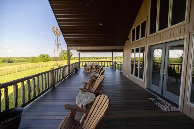 $699,500 | 662 West 6th Street, Schell City, MO 64783