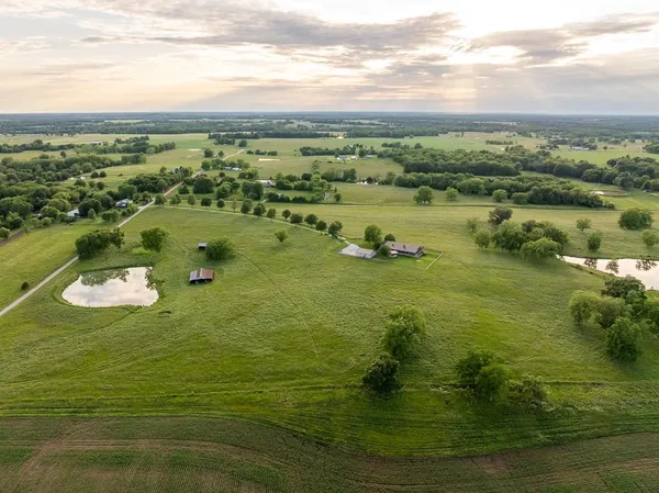 $699,500 | 662 West 6th Street, Schell City, MO 64783