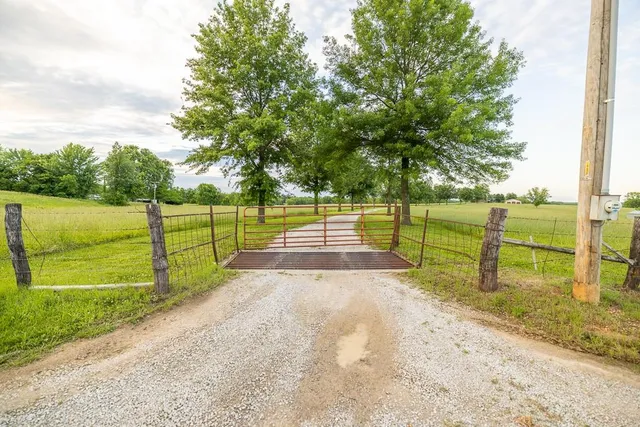 $699,500 | 662 West 6th Street, Schell City, MO 64783