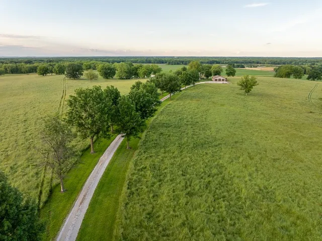 $699,500 | 662 West 6th Street, Schell City, MO 64783