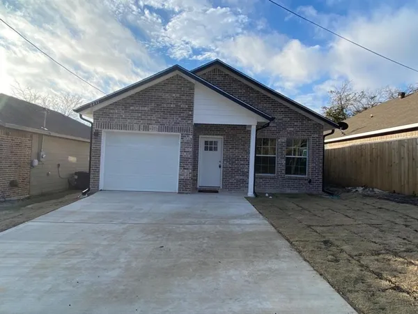 $1,600 | 2211 Henry Street, Greenville, TX 75401