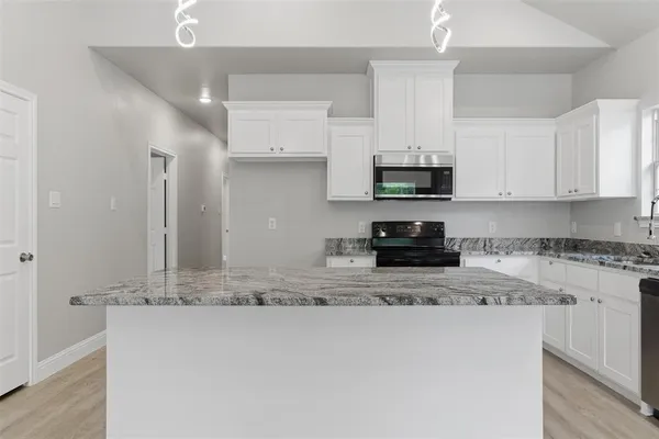 $1,575 | 2211 Henry Street, Greenville, TX 75401