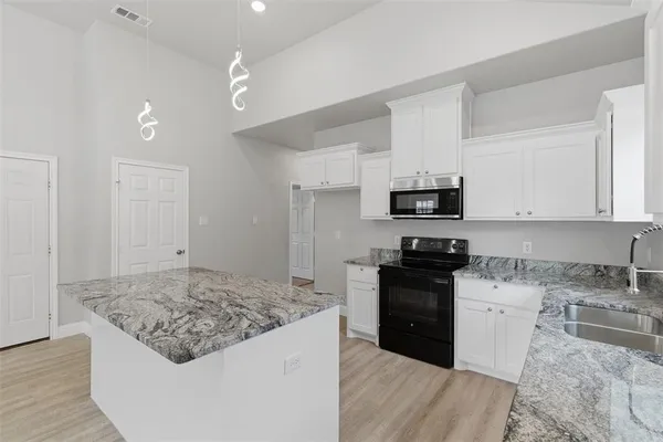 $1,575 | 2211 Henry Street, Greenville, TX 75401