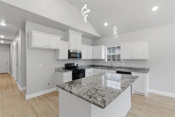 $1,575 | 2211 Henry Street, Greenville, TX 75401