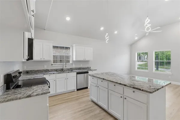 $1,575 | 2211 Henry Street, Greenville, TX 75401