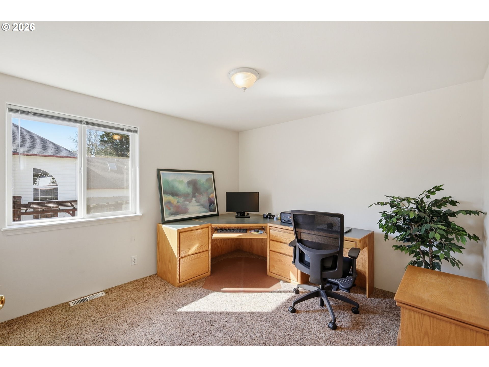 3379 South Lambert Street Eugene, OR 97405 - Photo 29 of 44 a workspace with furniture and window