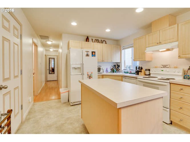 938 Southwest Junction Place Gresham, OR 97080 - Photo 11 of 29 Gallery Image 11