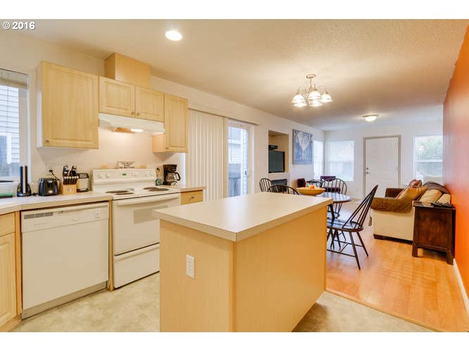 938 Southwest Junction Place Gresham, OR 97080 - Photo 12 of 29 Gallery Image 12