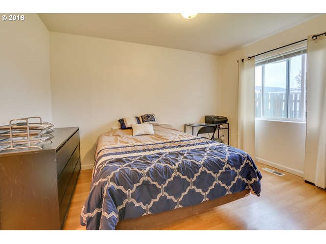 938 Southwest Junction Place Gresham, OR 97080 - Photo 16 of 29 Gallery Image 16