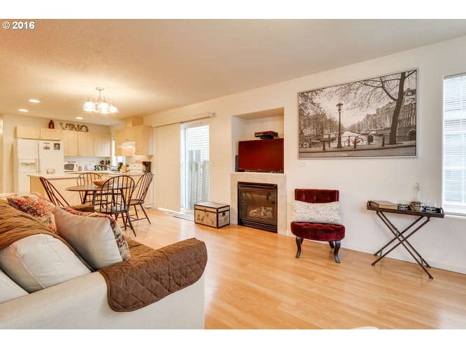 938 Southwest Junction Place Gresham, OR 97080 - Photo 5 of 29 Gallery Image 5