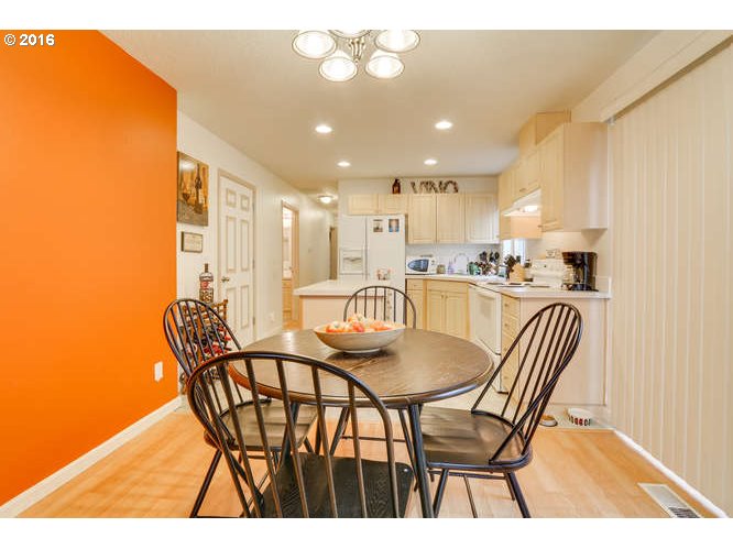 938 Southwest Junction Place Gresham, OR 97080 - Photo 7 of 29 Gallery Image 7