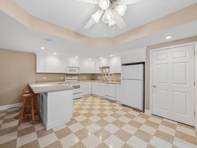 $630,000 | 24266 North Forest Drive, Lake Zurich, IL 60047