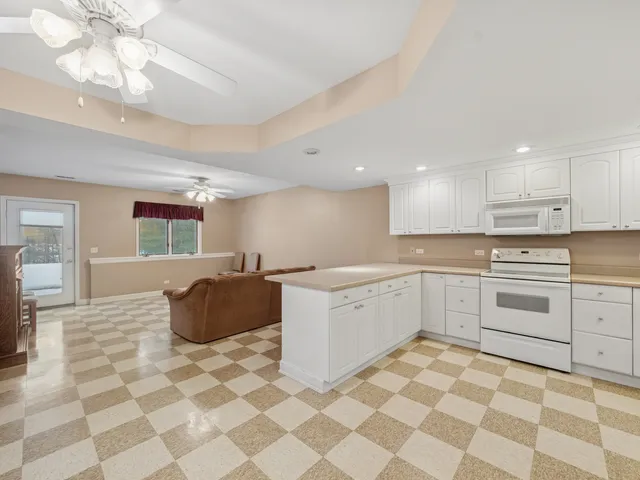 $630,000 | 24266 North Forest Drive, Lake Zurich, IL 60047