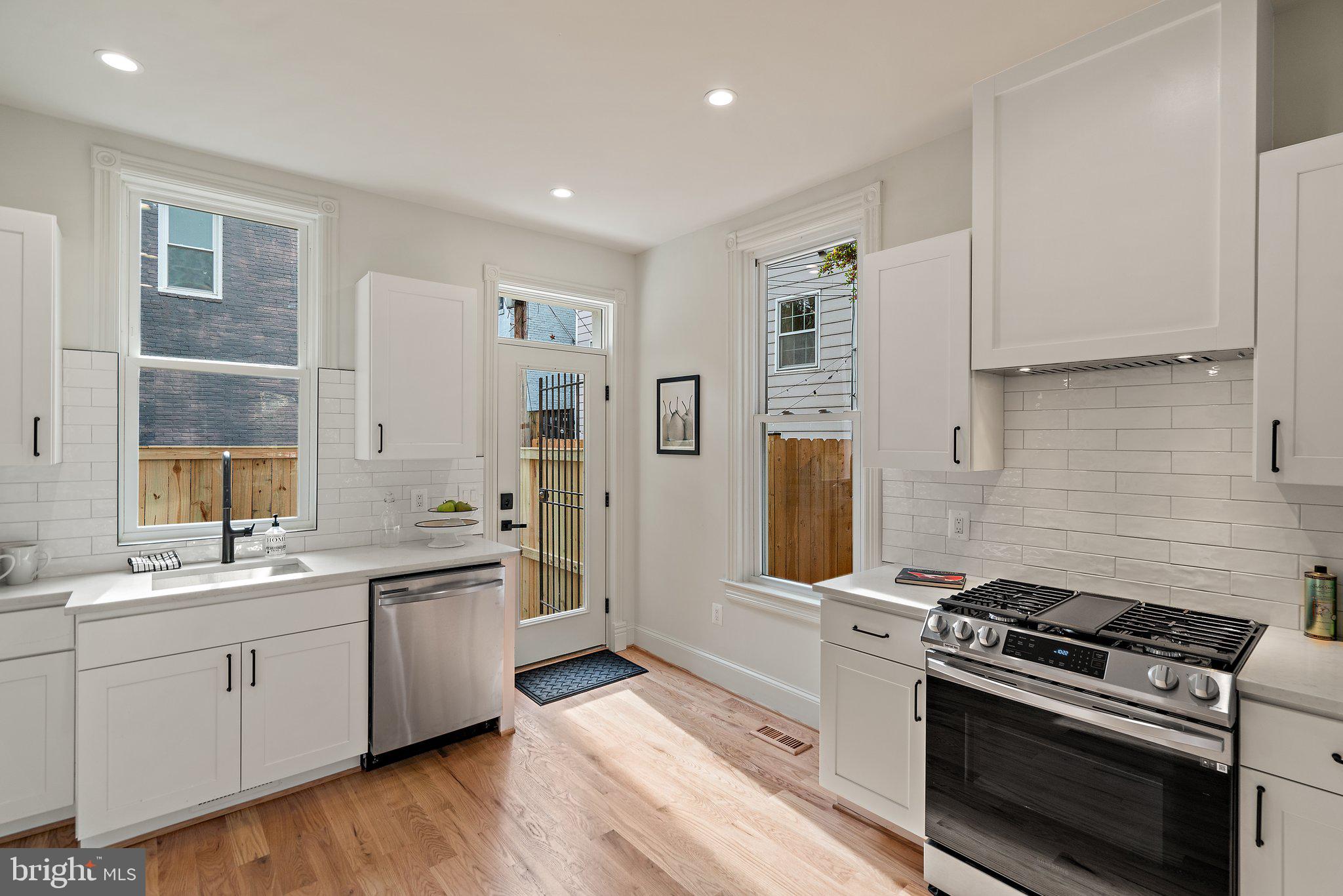 809 G Street Northeast Washington, DC 20002 - Photo 13 of 39 BRIGHT kitchen