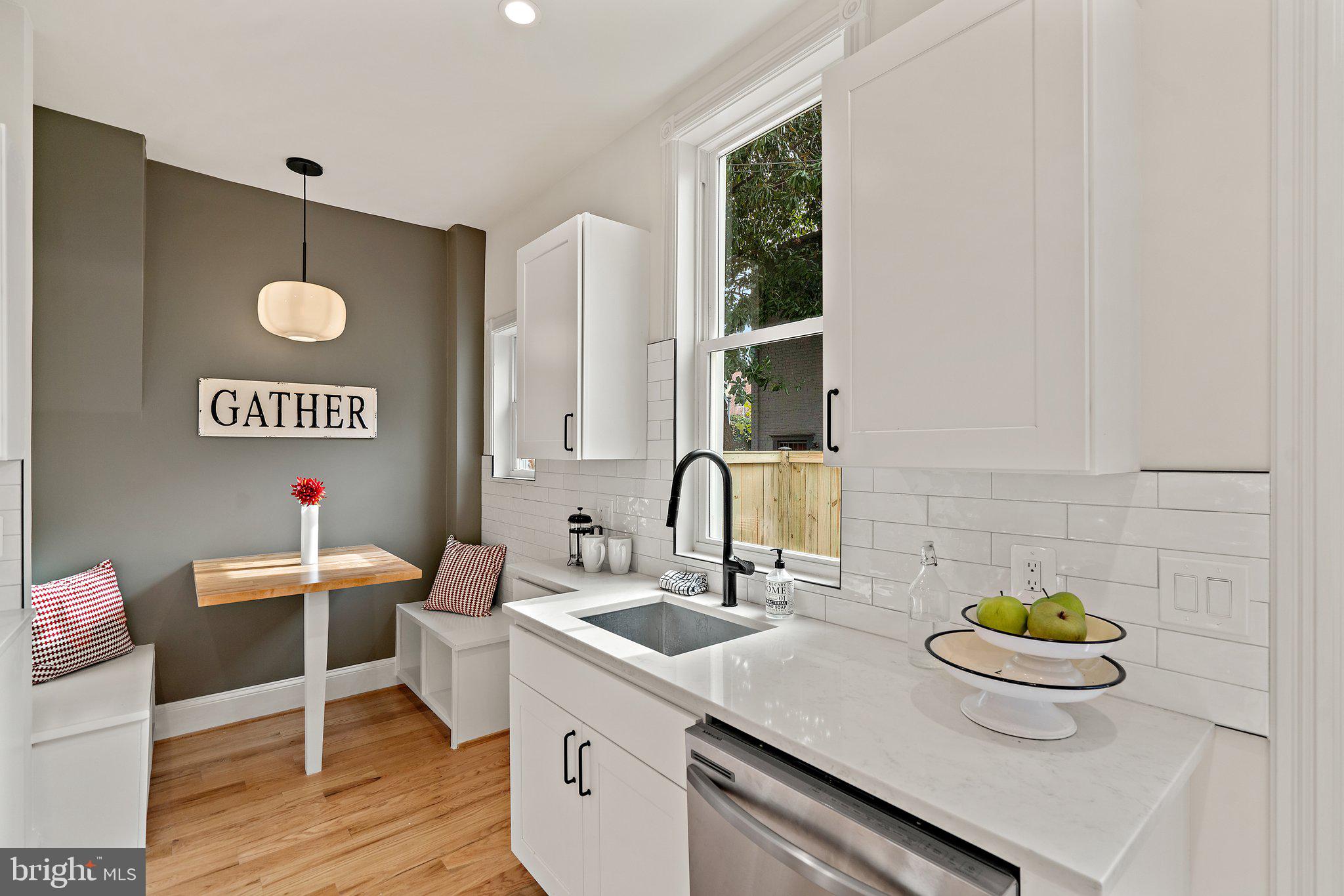 809 G Street Northeast Washington, DC 20002 - Photo 15 of 39 Breakfast booth