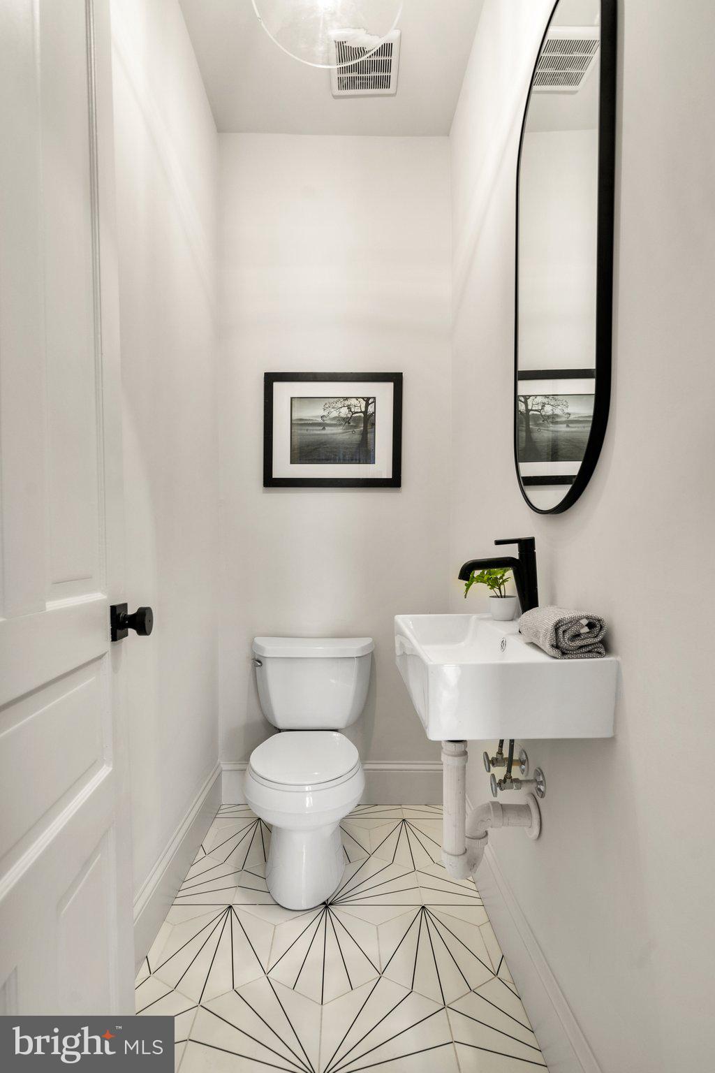 809 G Street Northeast Washington, DC 20002 - Photo 20 of 39 Main level powder room