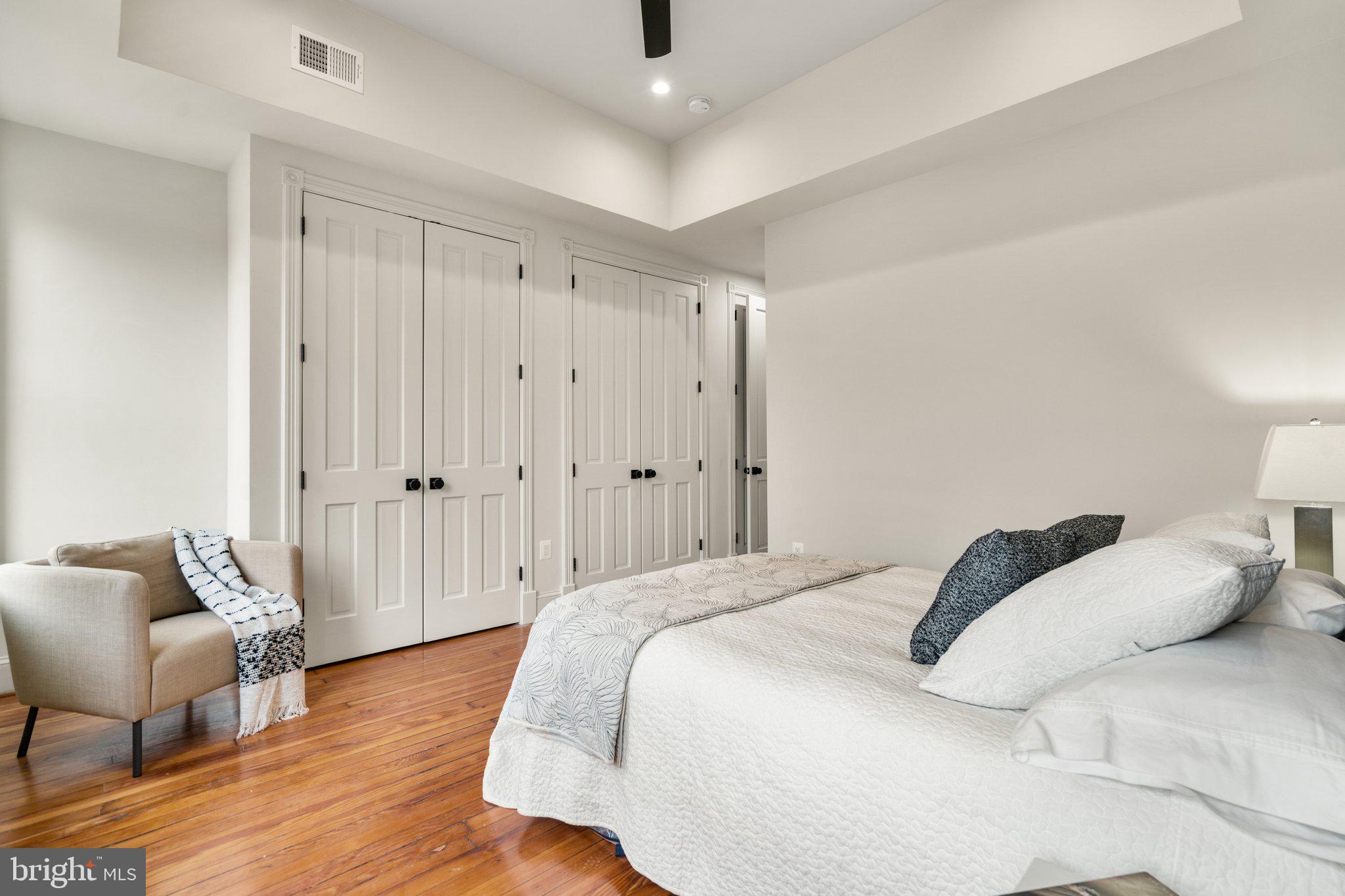 809 G Street Northeast Washington, DC 20002 - Photo 22 of 39 Lofted ceiling + TALL doors