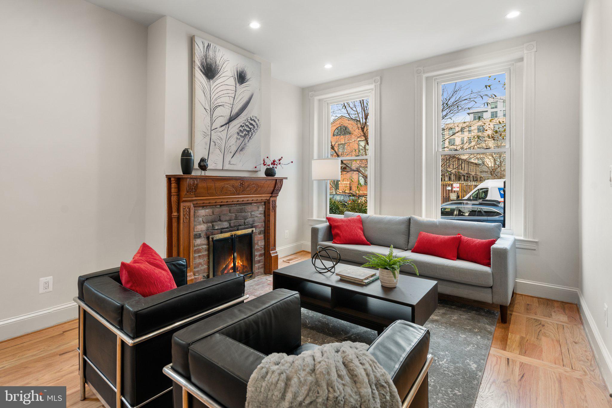 809 G Street Northeast Washington, DC 20002 - Photo 7 of 39 Living Room