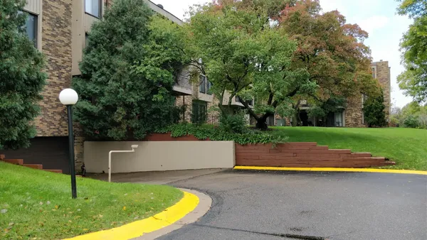 $92,000 | 450 Ford Road, Unit 125, St. Louis Park, MN 55426