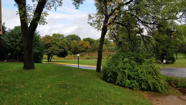 $92,000 | 450 Ford Road, Unit 125, St. Louis Park, MN 55426