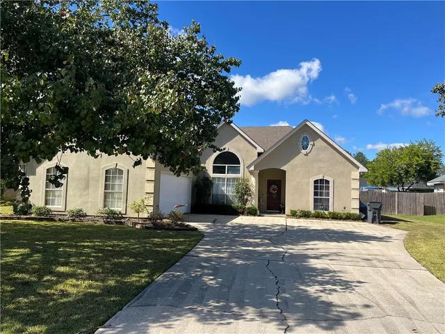 $2,550 | 443 Gainesway Drive, Madisonville, LA 70447