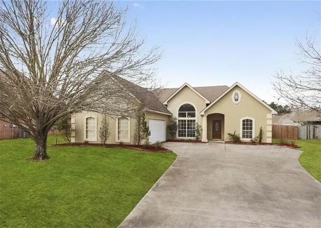 $2,550 | 443 Gainesway Drive, Madisonville, LA 70447
