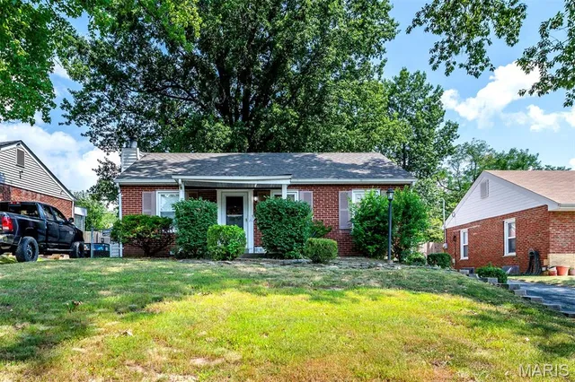 $1,400 | 3456 Lindscott Avenue, St. Louis, MO 63114