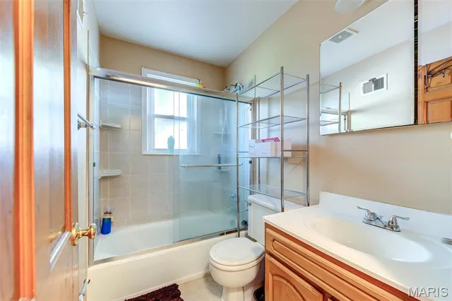 $1,400 | 3456 Lindscott Avenue, St. Louis, MO 63114