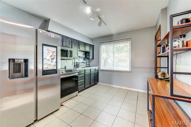 $1,400 | 3456 Lindscott Avenue, St. Louis, MO 63114