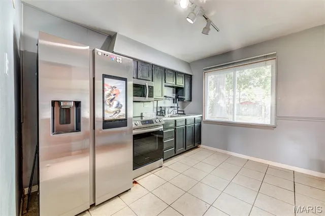 $1,400 | 3456 Lindscott Avenue, St. Louis, MO 63114