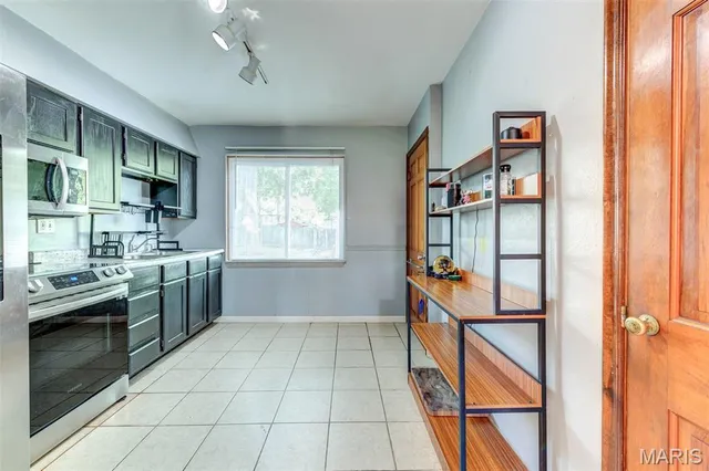 $1,400 | 3456 Lindscott Avenue, St. Louis, MO 63114
