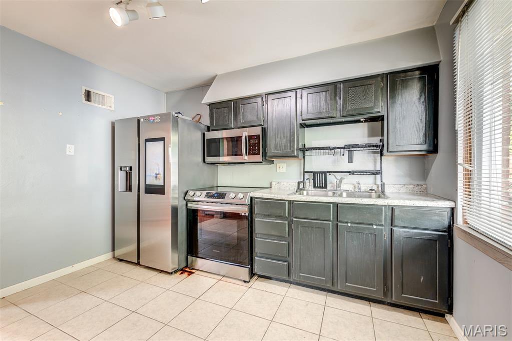 3456 Lindscott Avenue St. Louis, MO 63114 - Photo 9 of 27